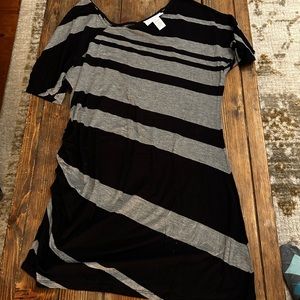 Jessica Simpson shirt size M